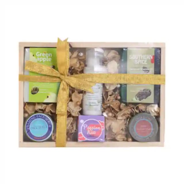 Nyassa Wooden Gift Set 111gm (1 Box Of 1 Kit)